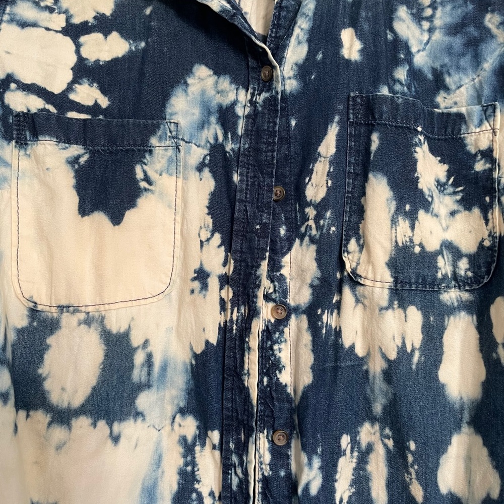 Hand reverse died Jean button down - Picture 2 of 3